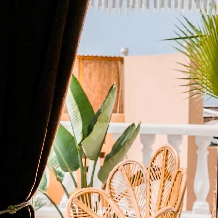 Oceanview Boutique House, 125 Sqm, Parking, Sunset Rooftop Casa de Férias *