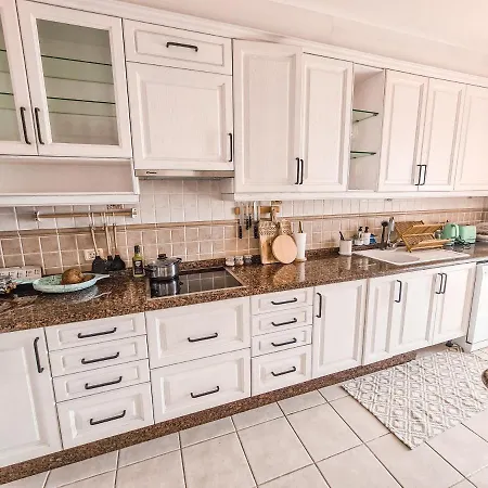 Сasa de vacaciones Oceanview Boutique House, 125 Sqm, Parking, Sunset Rooftop *