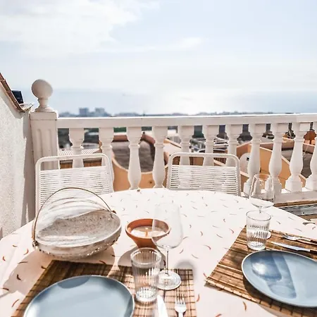 Oceanview Boutique House, 125 Sqm, Parking, Sunset Rooftop Сasa de vacaciones